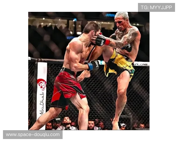 前UFC选手查尔斯·罗莎在裸拳冰赛中KO冰球打手