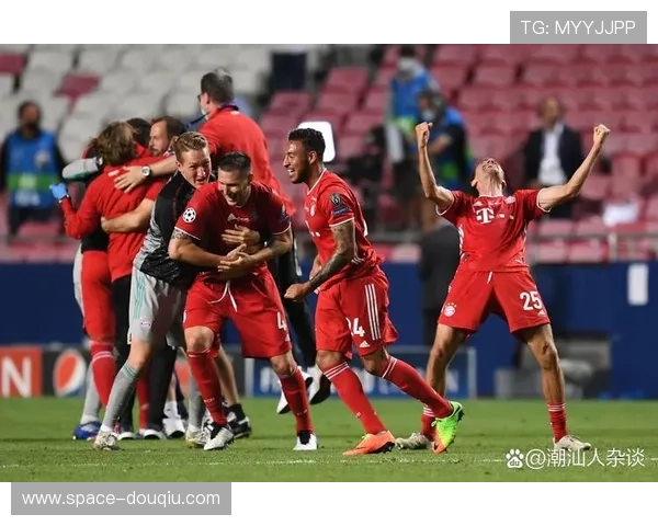 格纳布里单刀冷静推射，拜仁下半场三分钟连入两球反超