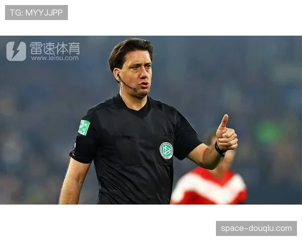 德甲裁判委员会本月会议议题：如何统一判罚尺度以适应更复杂的防守接触。